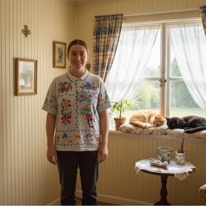 Vintage teeshirt kitty cat floral collared shirt kawaii kitsch made by Scoop